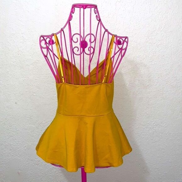 Mikey and Joey Yellow-Gold spaghetti strap ruffle tank top - Picture 4 of 16